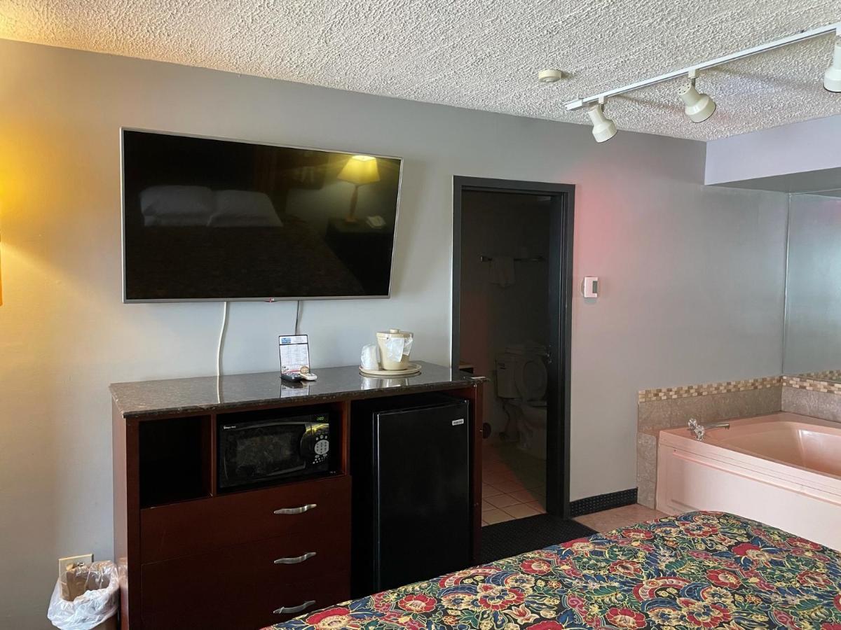 American Inn And Suites Countryside Экстерьер фото