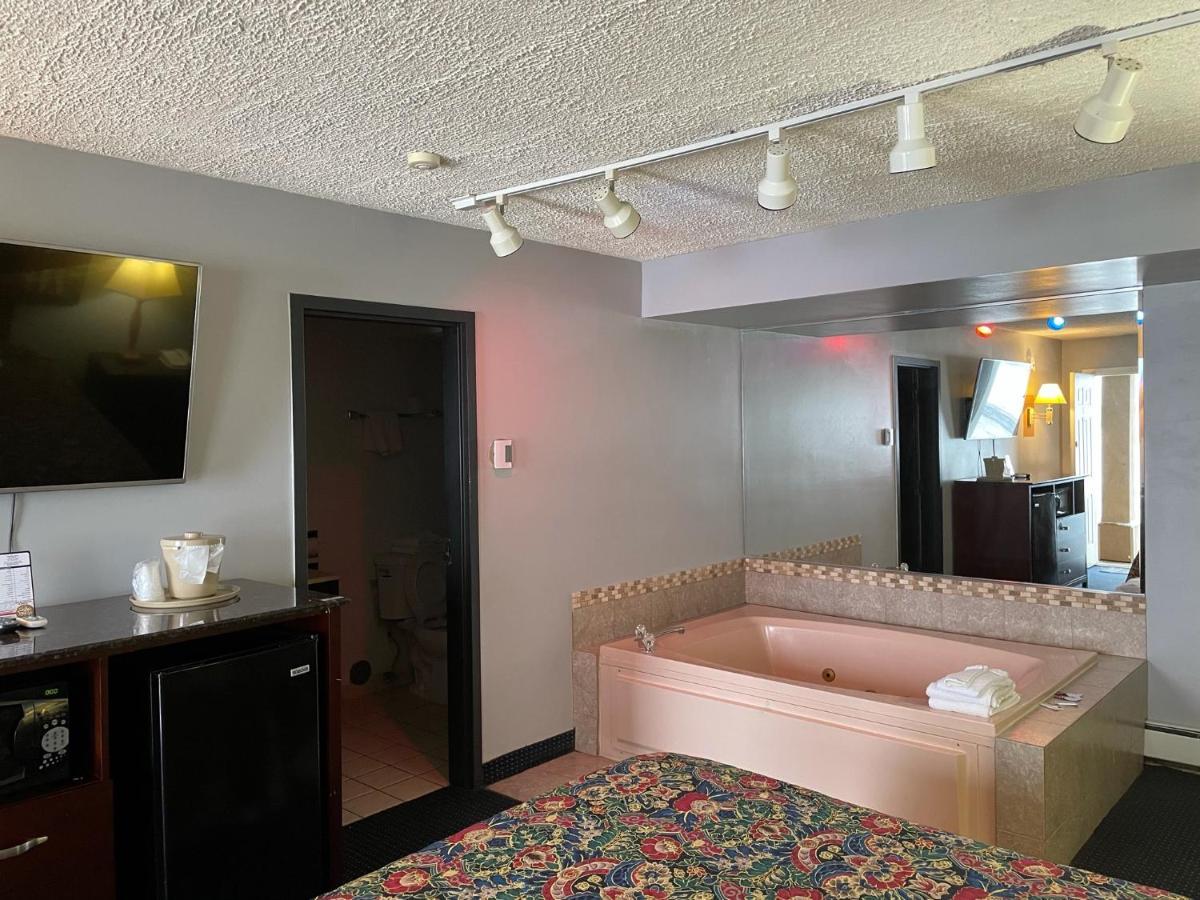 American Inn And Suites Countryside Экстерьер фото