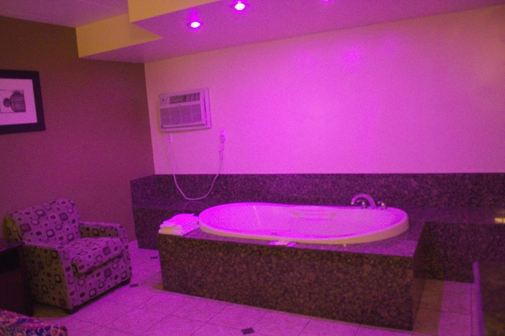 American Inn And Suites Countryside Экстерьер фото