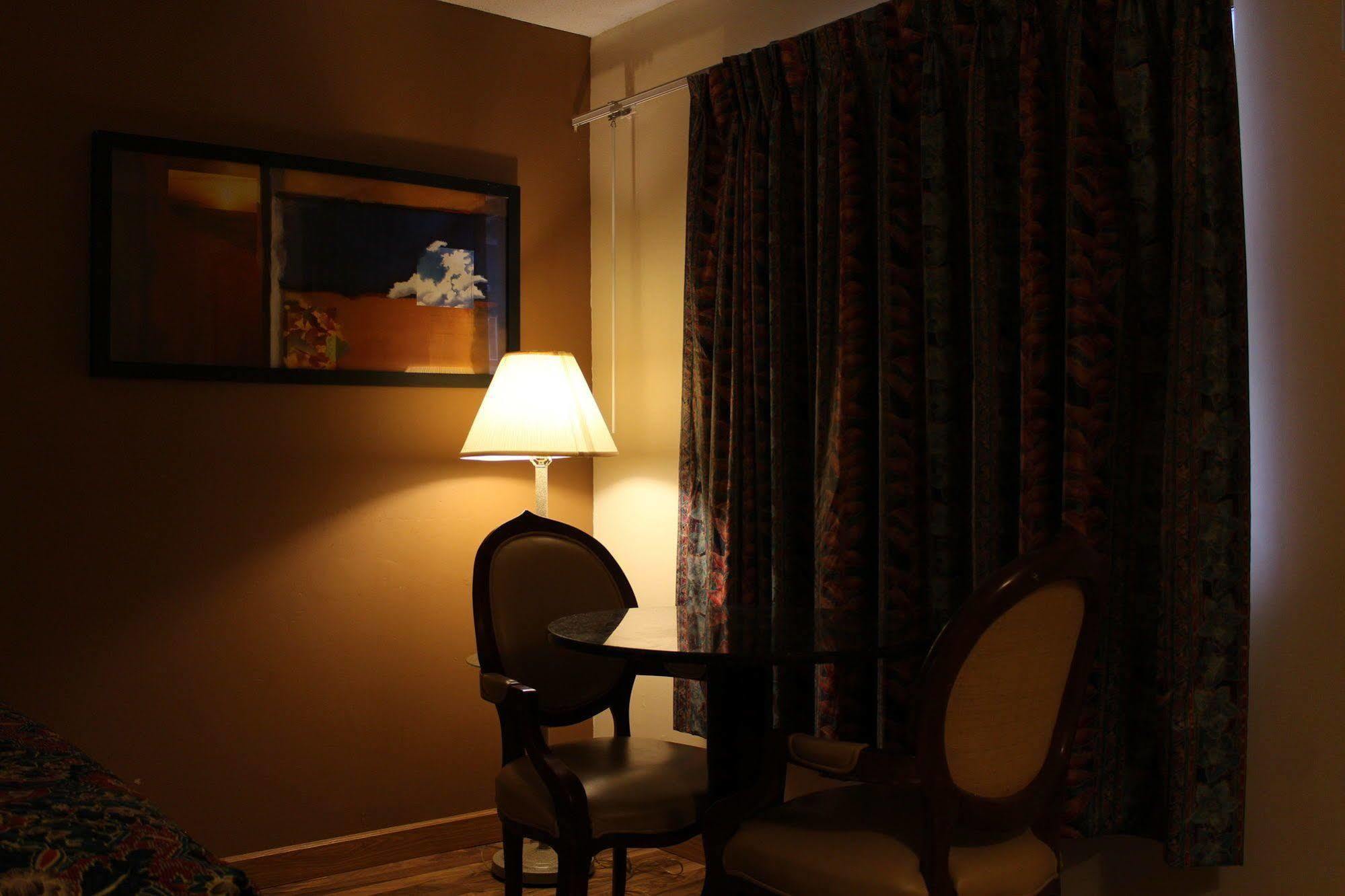 American Inn And Suites Countryside Экстерьер фото