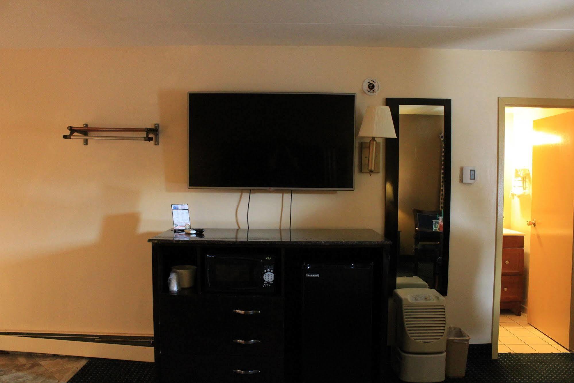 American Inn And Suites Countryside Экстерьер фото