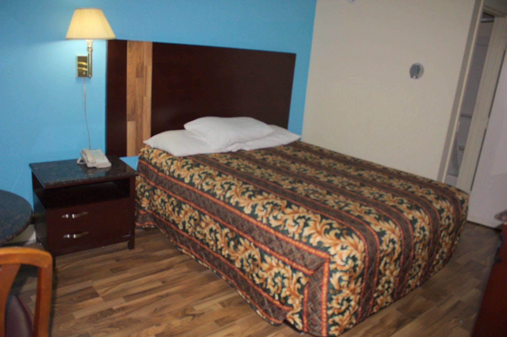 American Inn And Suites Countryside Экстерьер фото