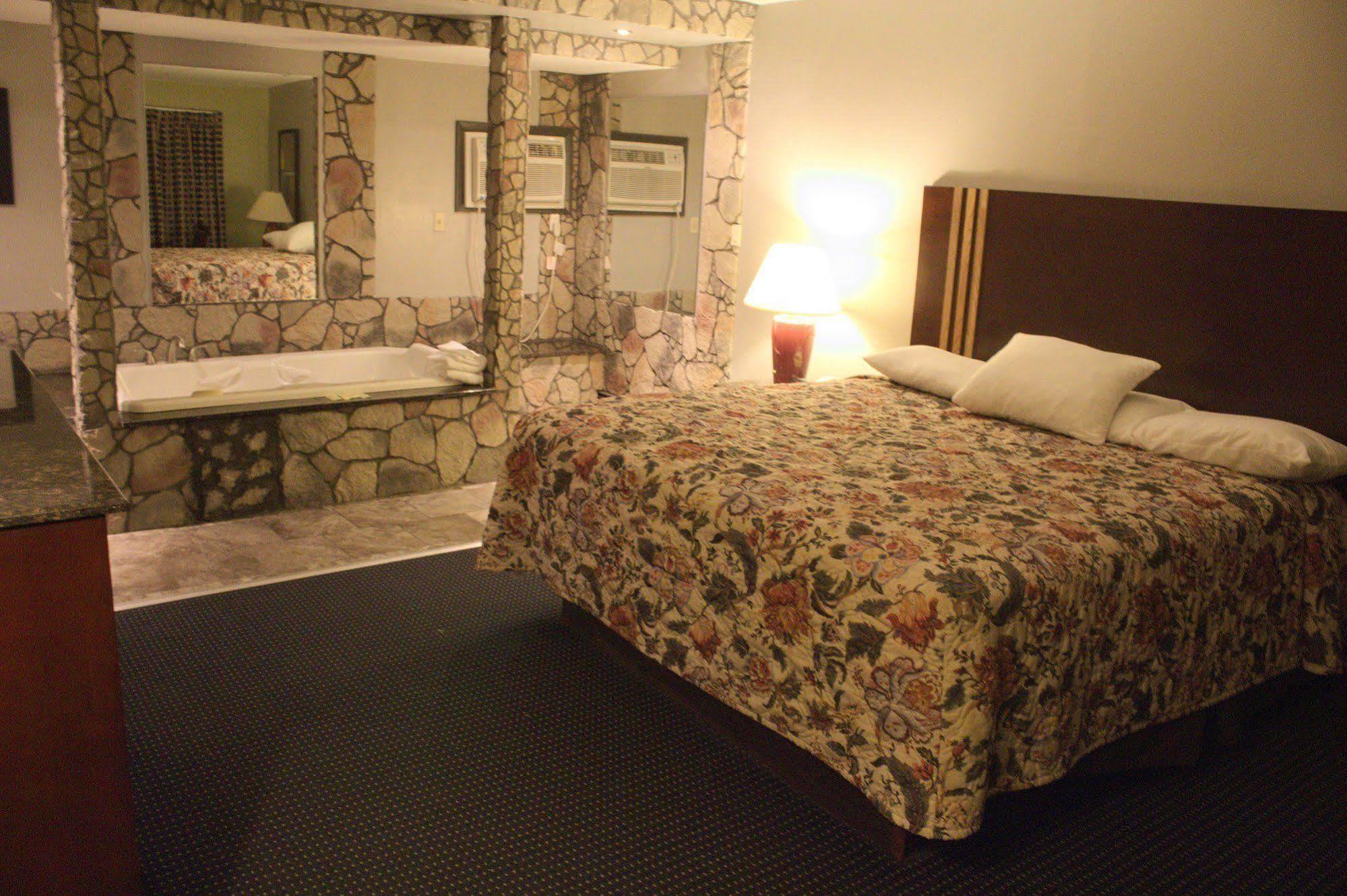 American Inn And Suites Countryside Экстерьер фото